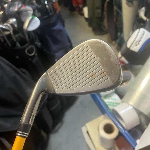 Tour Edge Bazooka Iron 6 HT In RH
Graphite shaft in regular - Picture 2 of 7